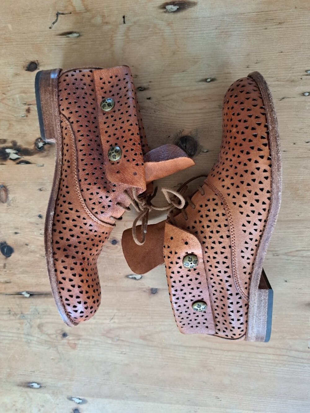 Patricia Nash Sabrina size 7 1/2 perforated tan leather booties (retail $199).